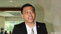 Pelantun Jangan Memilih Aku, Anang Hermansyah terpilih jadi anggota DPR RI pada 2014 lalu. Politikus Partai Amanat Nasional (PAN) ini duduk di Komisi X yang membidangi kebudayaan (Foto: Lamhot aritonang)