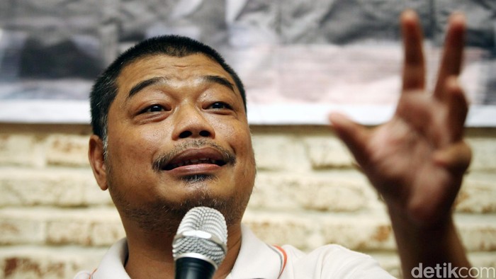 Benny Susatyo menjadi pembicara dalam diskusi Gerakan Dekrit Rakyat Indonesia di Jakarta, Senin (6/10/2014).