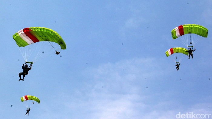 Parasut Tidak Dapat Terbuka, Penerjun Payung di Inggris Tewas