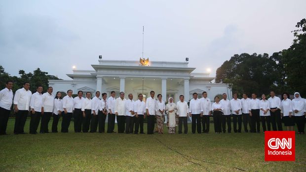 Kabinet Kerja periode awal yang dikenalkan di Istana Merdeka, 26 Oktober 2014.