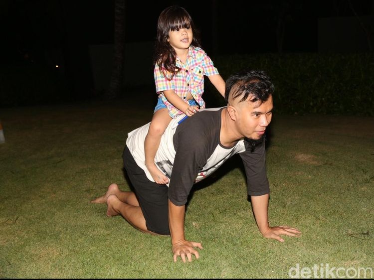 Melihat Lagi Kebersamaan Ahmad Dhani dan Anak-anaknya