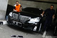 Toyota Crown model lama di era Kabinet Kerja. 