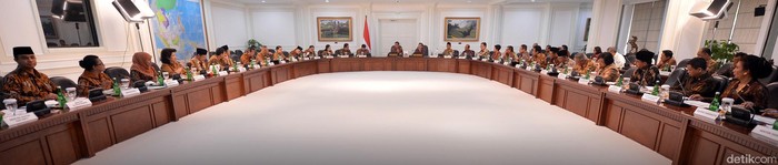 Menteri Dilarang Keluar Jakarta, Terkait Rapat Kabinet Atau Reshuffle?