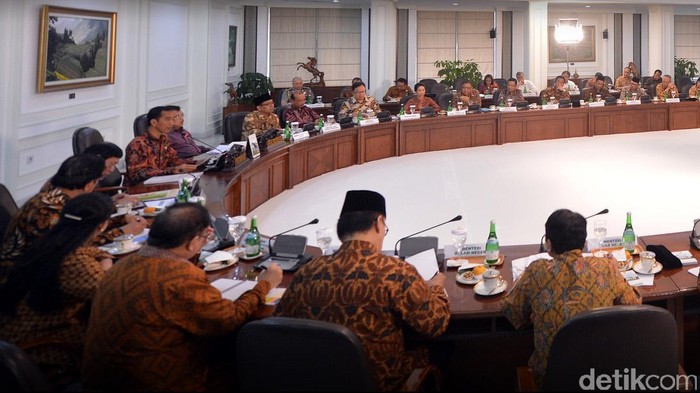 Rombak Kabinet, Jokowi Diminta Jeli Evaluasi Laporan Kinerja Menteri