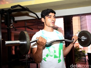 10 Selebriti Cowok Bertubuh Atletis 2015