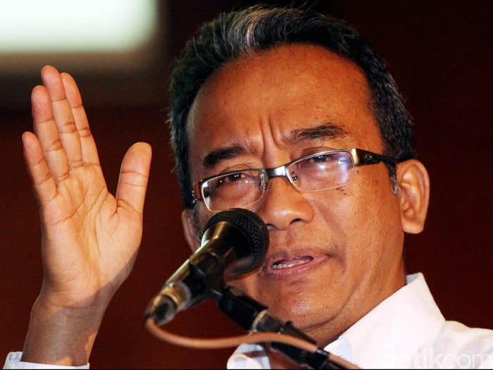 Peringatan Hari Listrik Nasional (HLN) ke-69 di Kantor Pusat PLN, Jakarta, Senin (27/10). PLN juga melakukan penandatanganan perjanjian dengan Komisi Pemberantasan Korupsi (KPK). Direktur Utama PLN Nur Pamudji mengatakan, dalam perjanjian dengan KPK, PLN berkomitmen mengendalikan gratifikasi untuk menghindari tindak korupsi.