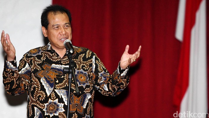 Kemenko Bidang Perekonomian menggelar acara serah terima jabatan (Sertijab) dari Chairul Tanjung kepada Sofyan Djalil, di kantor Kemenko Perekonomian, Jakarta, Senin (27/10/2014). Chairul Tanjung sudah tidak lagi menjabat sebagai Menko Perekonomian. Pengganti CT, sapaan Chairul Tanjung, adalah Sofyan Djalil.