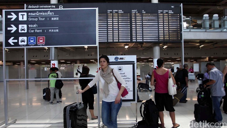 Bandara Suvarnabhumi Yang Bersih Dan Rapih Suasana di Bandara Internasional Suvarnabhumi, Bangkok, Thailand, Senin (25/3). Bandara ini mulai beroperasi pada 28 September 2006 menggantikan Bandara Internasional Don Muang. Bandara ini terletak di Racha Thewa distik Bang Phli, Provinsi Sumut Prakat, sekitar 25 km sebelah timur Bangkok. Nama Suvarnabhumi dipilih oleh Raja Bhumibol Adulyadej yang artinya Tanah Emas. Luas terminal bandara 563.000 meter persegi. Di Asia bandara merupakan bandara tersibuk ke empat. File/detikFoto.