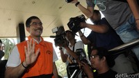 Romi Herton saat menjalani pemeriksaan pada Selasa (4/11/2014). Ketika itu, berkasnya dinyatakan P21 dan siap disidangkan dalam kasus dugaan korupsi suap pilkada Wali Kota Palembang yang melibatkan mantan Ketua MK, Akil Mochtar (Foto: Ari Saputra)
