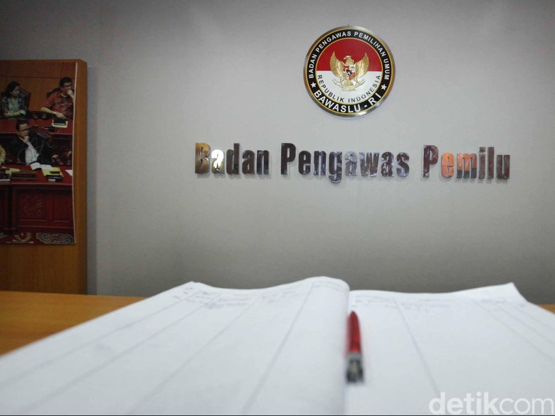 Bawaslu Riau Putuskan KPU Tak Langgar Aturan Soal Pencalonan Firdaus Bawaslu Riau Putuskan KPU Tak Langgar Aturan Soal Pencalonan Firdaus