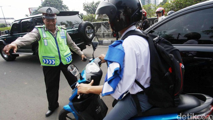 Rupa-rupa Alasan Pelajar Usia di Bawah 17 Tahun Berkendara Tanpa SIM