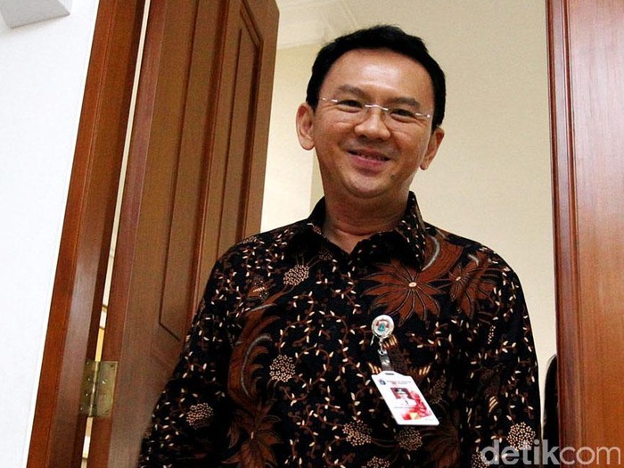 Plt Gubernur DKI Jakarta Basuki Tjahaja Purnama saat di temui di kantornya Balai Kota, Jakarta Kamis (06/11/2014). Ahok