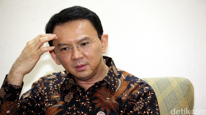 Plt Gubernur DKI Jakarta Basuki Tjahaja Purnama saat di temui di kantornya Balai Kota, Jakarta Kamis (06/11/2014). Ahok