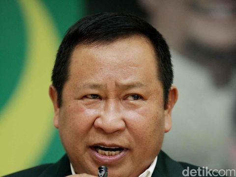 Mantan Kabareskrim Komjen (Pur) Susno Duadji angkat bicara soal rencana jaksa menjebloskan dirinya kepenjara terkait kasus korupsi yang membelitnya, Menurut Susno, rencana tersebut tidak berdasar hukum karena Mahkamah Agung (MA)  menolak kasasi jaksa maupun dirinya. File/DetikFoto.