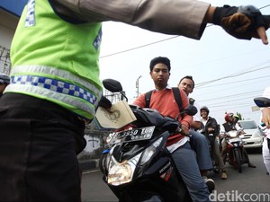 SMA 68 Jakarta Larang Siswa Bawa Mobil ke Sekolah Meski Punya SIM