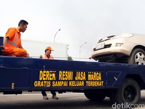 Derek Mobil di Jalan Tol Kena Biaya Berapa?