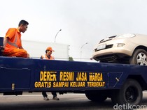 Derek Mobil di Jalan Tol Kena Biaya Berapa?