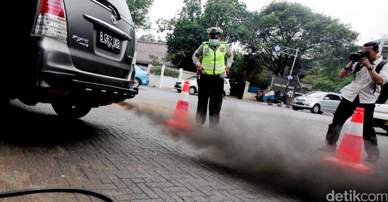 Ilustrasi Emisi gas buang Foto: Ari Saputra Ilustrasi Emisi gas buang Foto: Ari Saputra