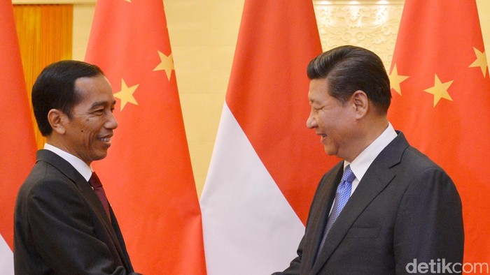 Biro Pers Kepresidenan dan KBRI Beijing dari pertemuan Presiden RI, Joko Widodo dengan Presiden RRT Xi Jinping yang dilanjutkan dengan pertemuan Presiden RI-PM RRT Li Keqiang di Great Hall of the People, Beijing, 9 November 2014. File/DetikFoto.