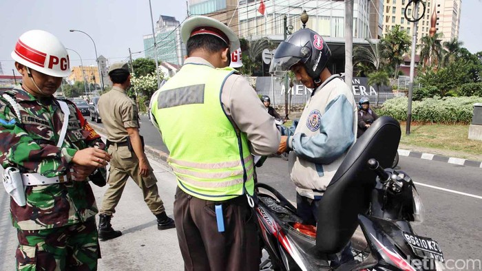 Tren Pelanggaran Lalin Tahun 2015 Meningka‎t 130 Persen Dibanding 2013
