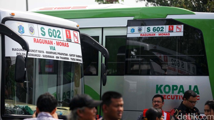 Berbeda dengan Bus Feeder, Kopaja AC Masih Sembarangan di Jalur Koridor 6