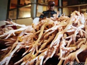 Daging Ayam Mahal, Pedagang: Biasa Jual 800 Ekor, Turun Jadi 600
