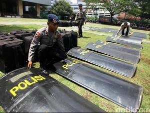 Polisi Gelar Simulasi Pengamanan Sidang PK Baasyir di Cilacap