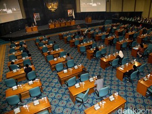 Janggalnya Tarik Ulur Raperda Reklamasi di DPRD DKI yang Berujung di KPK