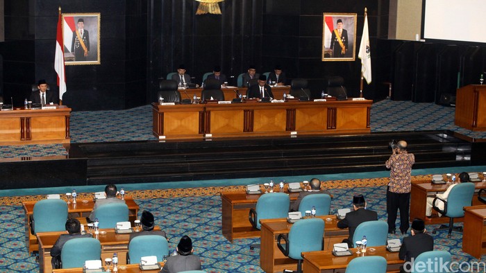 Bahas Evaluasi APBD 2016, DPRD DKI Undang Dirjen Kemendagri Besok