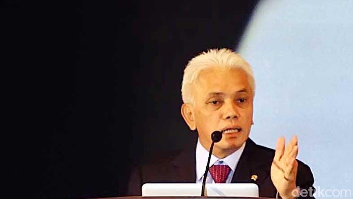Menteri Perekonomian RI Hatta Rajasa menghadiri acara Macro Forum 2013 yang diselenggarakan oleh Danareksa Sekuritas di Four Season Hotel, Jakarta, Selasa (10/9/2013). Pada kesempatan itu pula Hatta membanggakan ekonomi RI yang selalu tumbuh dalam 5 Tahun Terakhir. File/DetikFoto.