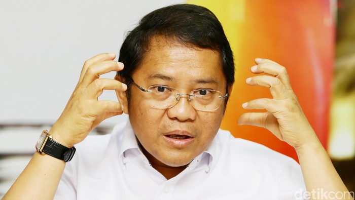 Rudiantara (lahir di Bogor, 3 Mei 1959 umur 55 tahun) Adalah Menteri Komunikasi dan Informatika Republik Indonesia pada Kabinet Kerja (2014–2019). Ia merupakan profesional di bidang telekomunikasi dan pernah berkarier di Indosat, Telkomsel, Excelcomindo (kini XL Axiata), dan Telkom. Pada saat ditunjuk menjadi menteri, ia menjabat sebagai anggota komisaris di Indosat.