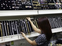 Ramai-ramai Jual Emas Habis Libur Lebaran