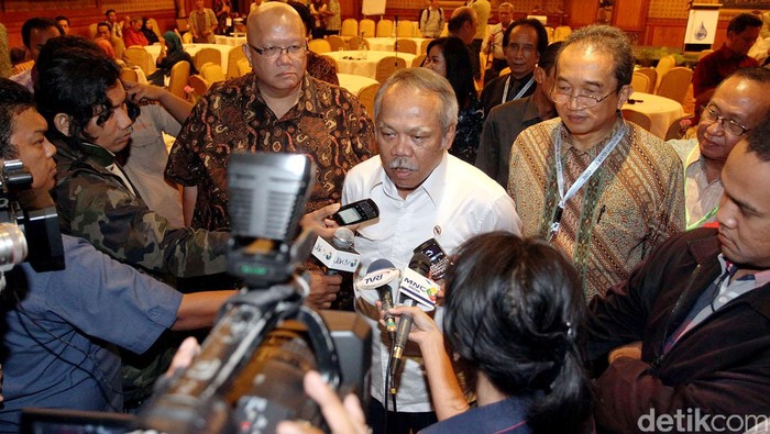 Menteri PU dan Perumahan Rakyat, Basuki Hadi Muljono, menghadiri  acara Indonesia Water Learning Week (IWLW), di Jakarta, Rabu (26/11), dalam rangka mendukung proses perencanaan pengelolaan air secara terpadu.