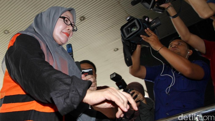 KPK Periksa Ratu Atut Terkait Kasus Korupsi Pengadaan Alkes di Banten