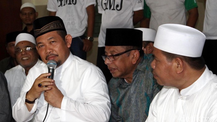 Usai dilantik menjadi gubernur tandingan yang diusung oleh Gerakan Masyarakat Jakarta KH Fahrurozi Ishaq hari ini menggelar jumpa pers terkait program kerjanya dan rencananya untuk melakukan blusukan ke kampung-kampung, Jakarta (3/12/2014).Fahrurozi pun mengatakan dalam menjalankan amanah itu, dirinya siap blusukan ke kampung-kampung Jakarta.