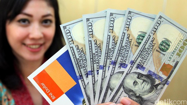 Fakta di Balik Dolar AS yang Nyaris Tembus Rp 14.000