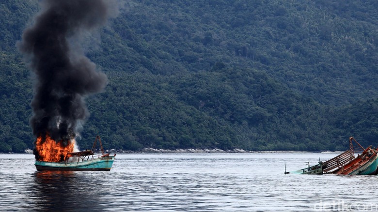Kronologi Aksi Coast Guard China yang Bikin Berang Menteri Susi Kronologi Aksi Coast Guard China yang Bikin Berang Menteri Susi
