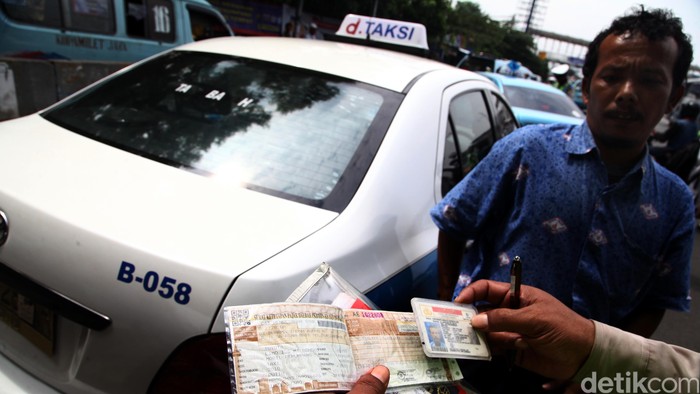 Razia Gabungan di Solo, Petugas Sita Taksi Bodong
