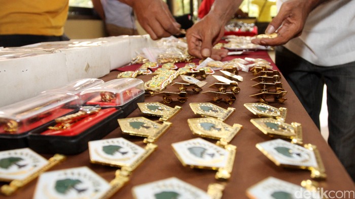 Ade Komarudin Diganjal, Kader SOKSI: Bertarunglah Secara Kesatria