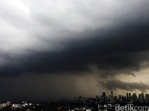 Sejumlah Daerah Berpotensi Cuaca Ekstrem, Warga Diimbau Waspada