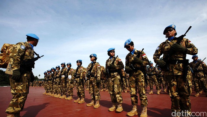 Pasukan Kontingen Garuda UNIFIL untuk misi perdamaian dunia di Lebanon juga memberangkatakan 19 tentara wanita dari berbagai angkatan. Panglima TNI Jenderal Moeldoko hari ini juga melepasa para tentara cantik ini yang akan berangkat ke Lebanon.