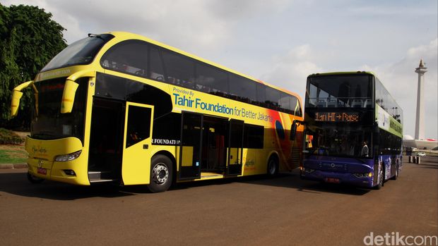 Tahir Foundation menghibahkan 5 bus tingkat pariwisata kepada pemerintah provinsi DKI Jakarta. Bus tersebut memakai chassis Mercedes-Benz ini dapat mengangkut 50 orang lebih, sejauh ini Pemprov DKI baru memiliki 10 bus tingkat wisata gratis. Gubernur Jakarta, Basuki Cahya purnama, Ahok menerima hibah bus.