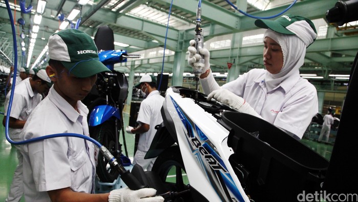 PT. Astra Honda Motor (AHM) mulai mengoperasikan parbik sepeda motor terbarunya di kawasan karawang yang berkapasitas produksi 1,1 juta unit pertahunnya. Total kapasitas produksi sepeda motor honda di indonesia saat ini telah mencapai 5,3 juta unti pertahun.