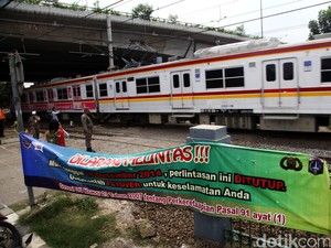 Diduga Bunuh Diri, Seorang Pria Tewas Tertabrak Kereta di Tanjung Barat