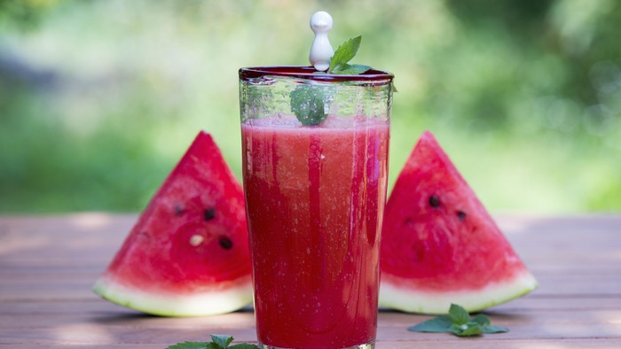 Mau Ngemil Saat Program Turunkan Bobot? Semangka Bisa Jadi Pilihan Tepat