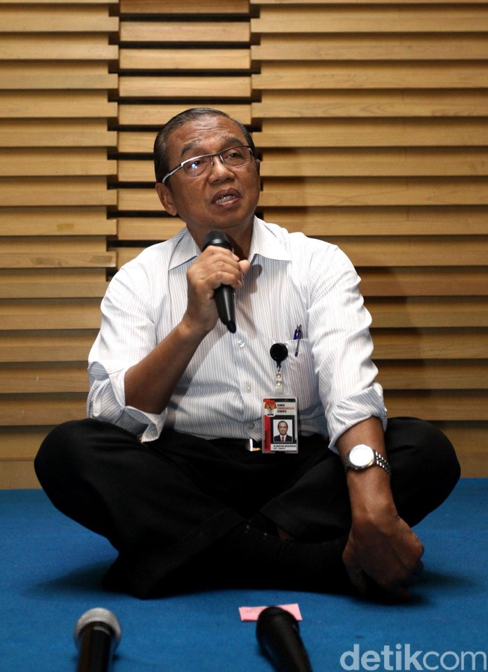 Sikap Busyro Muqoddas yang Tak Datang ke Komisi III DPR Dipuji!