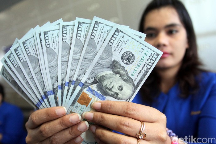 Dolar AS Bergerak di Rp 13.433