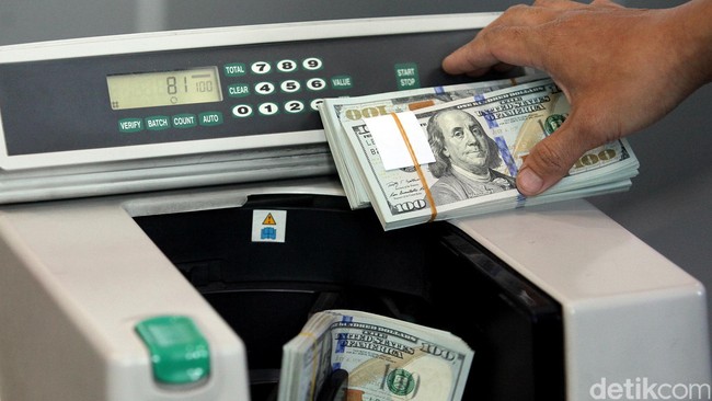 Fakta di Balik Dolar AS yang Nyaris Tembus Rp 14.000