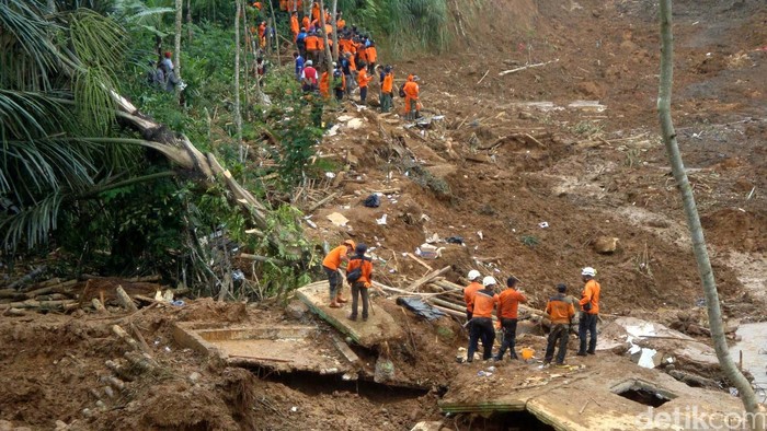 Hujan Deras Guyur Bogor, 2 Orang Tewas Tertimbun Longsor