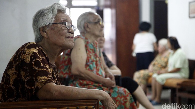 Pola asuh cucu menurut kakek dan nenek/ Foto: Grandyos Zafna Pola asuh cucu menurut kakek dan nenek/ Foto: Grandyos Zafna